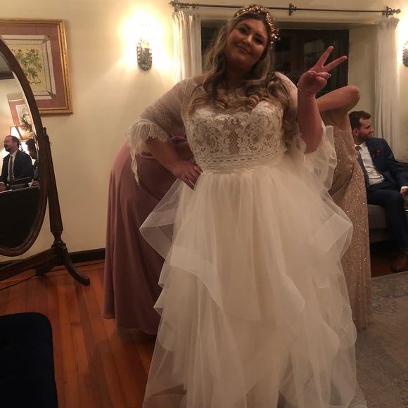 MEET THE POSHER ✌🏼 - Picture 3 of 4